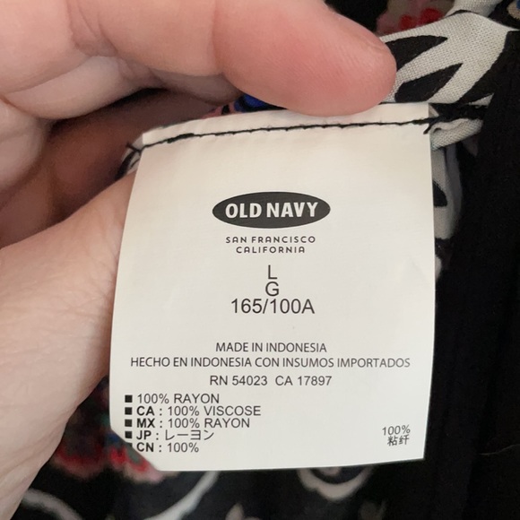 Old Navy black and floral top. Size L - Picture 6 of 6